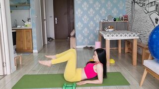 Stretching at home beginners exercise - Home Stretching for Rapid Front Thigh Development!