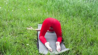 I stretch the abs and legs in nature part 2. #asmr #stretching #abs