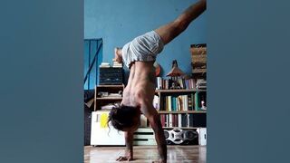 Handstand #handstandworkout #calisthenics #ejercicio #twerk #glúteos.