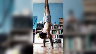 Handstand #handstandworkout #calisthenics #ejercicio #twerk #glúteos.