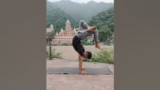 #shortvideo #youtubeshorts #viralshortvideo #yoga #viralshort #yogapractice #videoshort #shortvideo