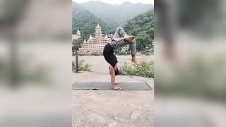 #shortvideo #youtubeshorts #viralshortvideo #yoga #viralshort #yogapractice #videoshort #shortvideo