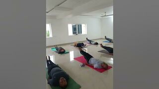 #yoga #viral #weightloss #yogapractice #uttanapadasana #fitness #wellness #group #class