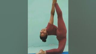 stretching ???? #practice #stretch #backbend #youtubeshorts #fitness #yoga #yogaasana #fun