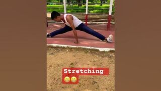 Leg Stretching Time????????//#viral #youtubeshorts #ashortaday #fitness