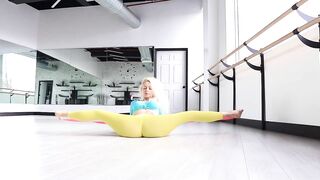 Flexible Hot yoga expression stretching home workout #02