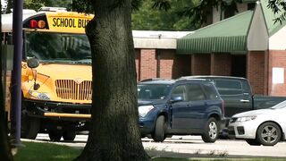 Louisville officials sign resolution asking employers to be flexible with new JCPS start times