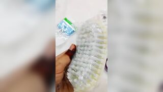 Super flexible scrubber brush