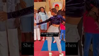 SHE LOVE DOING THIS ???? #shorts #dance #twerk #shortsclip