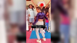 SHE LOVE DOING THIS ???? #shorts #dance #twerk #shortsclip