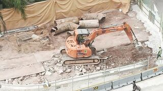 Road Construction: Excavator stretching arm to shovel #roadworks #excavator