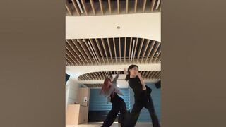 #ITZY #Yeji & #Ryujin did the 'How To Twerk' challenge #howtotwerk #kpop #gidle #miyeon #yuqi #swf2