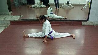 leg full stretching by karate girl - best stretching(2)