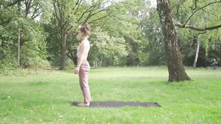 Rheuma-Yoga mit Paula Sanfter rückenfreundlicher Sonnengruß