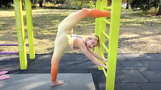 STRETCH SPLITS & LEGS. FLEXIBILITY ROUTINE. FITNESS WORKOUT. SPLIT STRETCHING. GYMNASTIC FLEX. YOGA