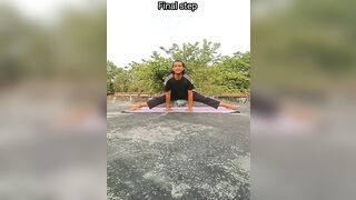 middlesplit ❤️#middlesplits#yoga#flexibility #flexible#kicks#aasan #youtube#youtubeshorts#subscribe