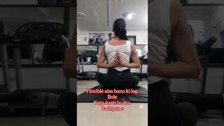 flexible aisa bano ????#shrots #shortsviral #youtubeshorts #gym #flexibility#viralshort#viral#trending