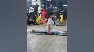 stretching ???? #shortvideo #gymlife #shortvideos #viral #fitness #trending #workout #gym #viralvideos