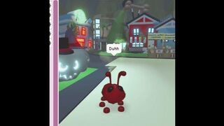 Dang that ant has some moves#adoptme #twerk#pets#Roblox#oate#latetrend