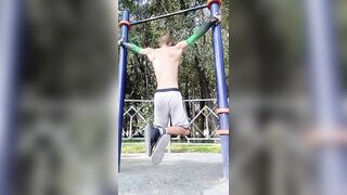 Whole-body #stretching on high bar poles / #freestyleworkout and calistenics by #m40r