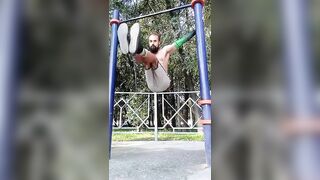 Whole-body #stretching on high bar poles / #freestyleworkout and calistenics by #m40r