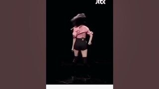 Kim Jisoo is so flexible ???? #blackpink #blackpinkdiaries #shortvideo #jisooblackpink